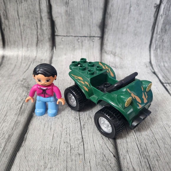 Lego Duplo 2005 Jeep plus‎ mini figure - Picture 1 of 4